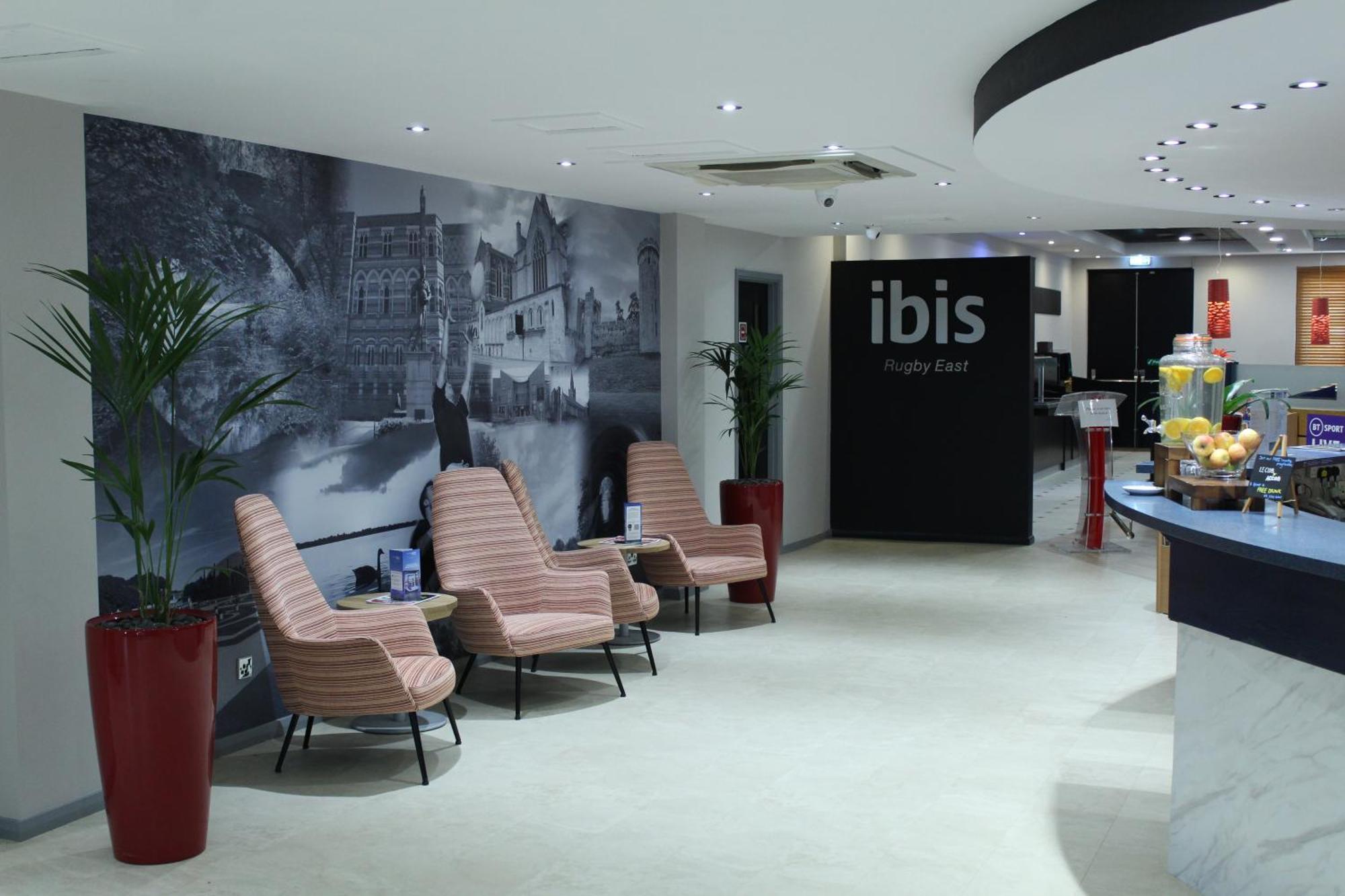 Ibis Rugby East Hotel Crick  Exterior photo