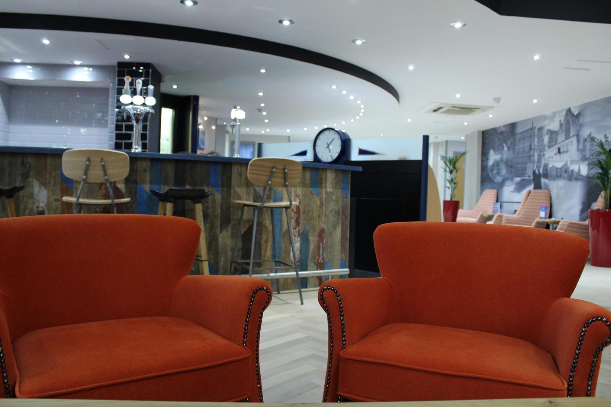 Ibis Rugby East Hotel Crick  Exterior photo