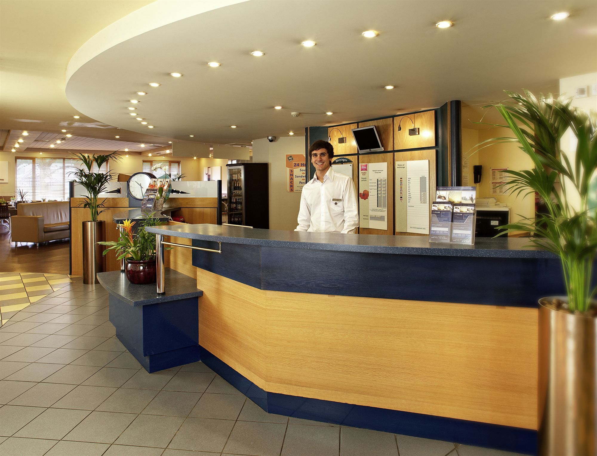 Ibis Rugby East Hotel Crick  Exterior photo